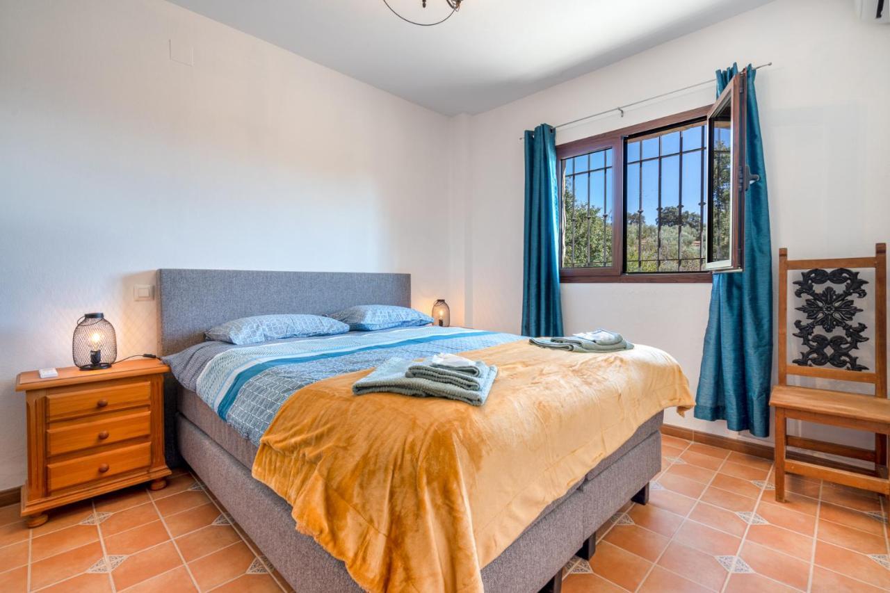 Hacienda La buena vida B&B en appartementen casita la bruja Algarinejo Exterior foto